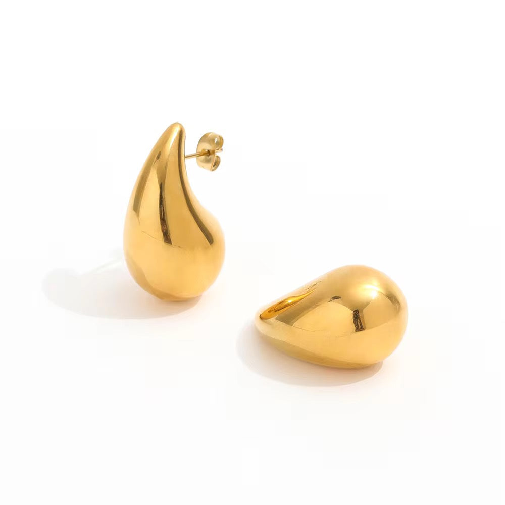 Teardrop Shaped Studs Earrings | Tvayi Jewellery