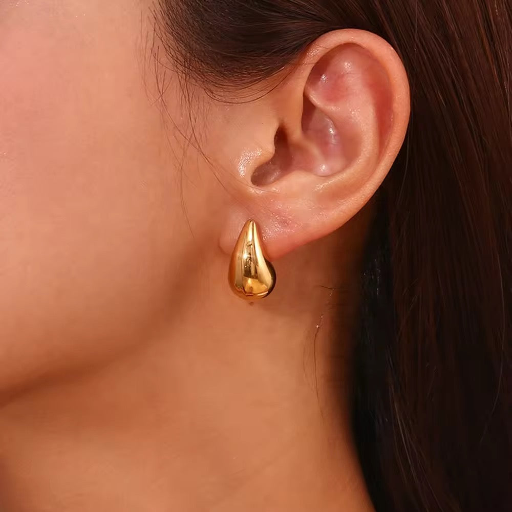 Teardrop Shaped Studs Earrings | Tvayi Jewellery