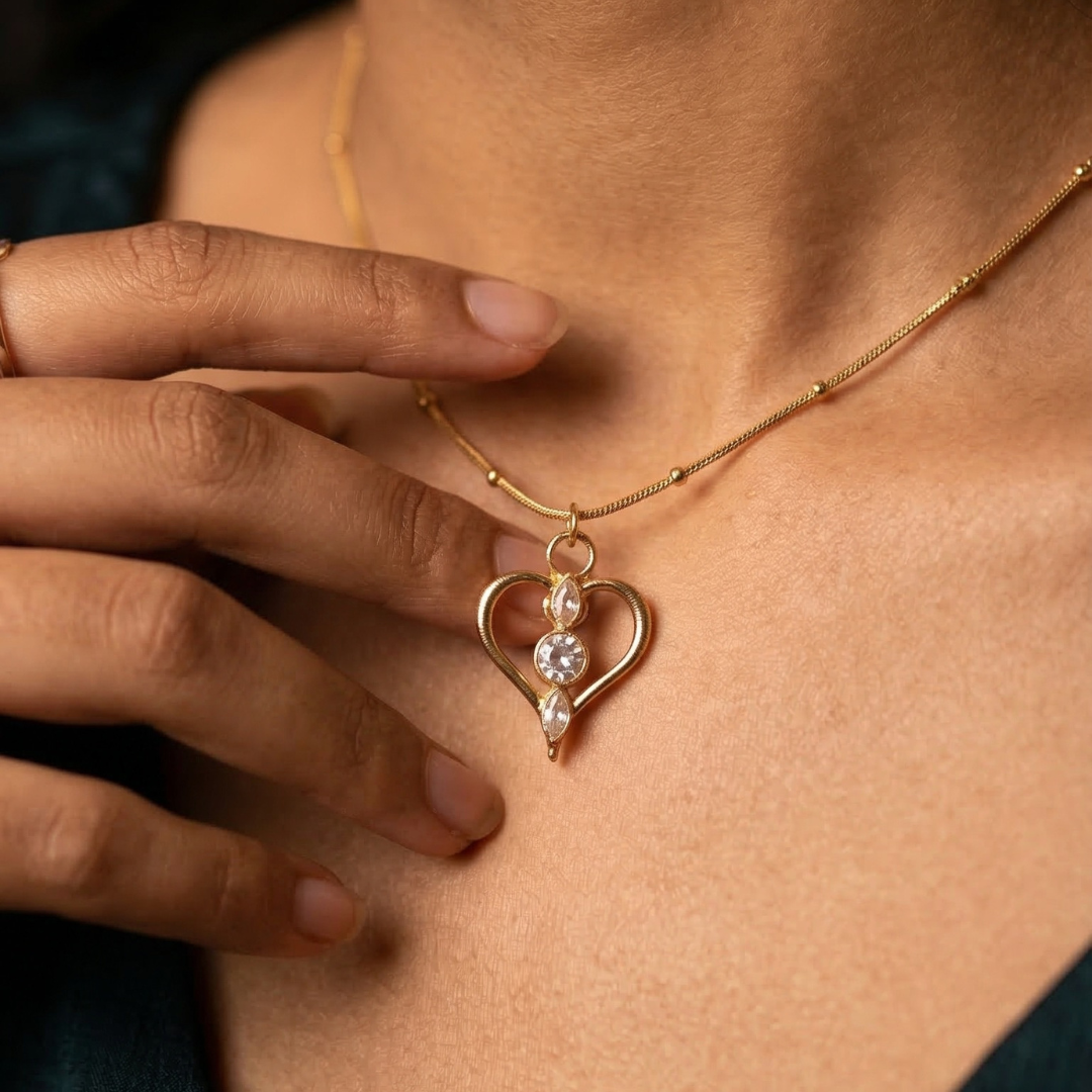 18k gold plated pendant marquise with white diamonds | Tvayi