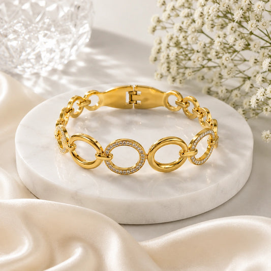Luxurious Gold Link Bracelet | Tvayi