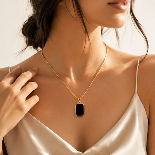 Noiré Black Onyx Pendant Necklace – 18K Gold Plated
