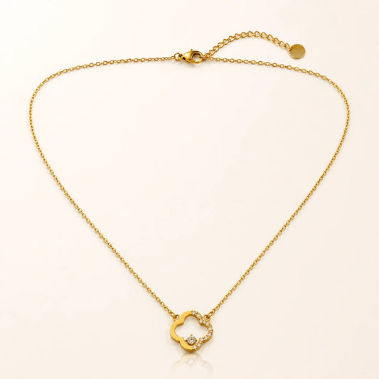 Clover Glow Pendant Necklace | Tvayi
