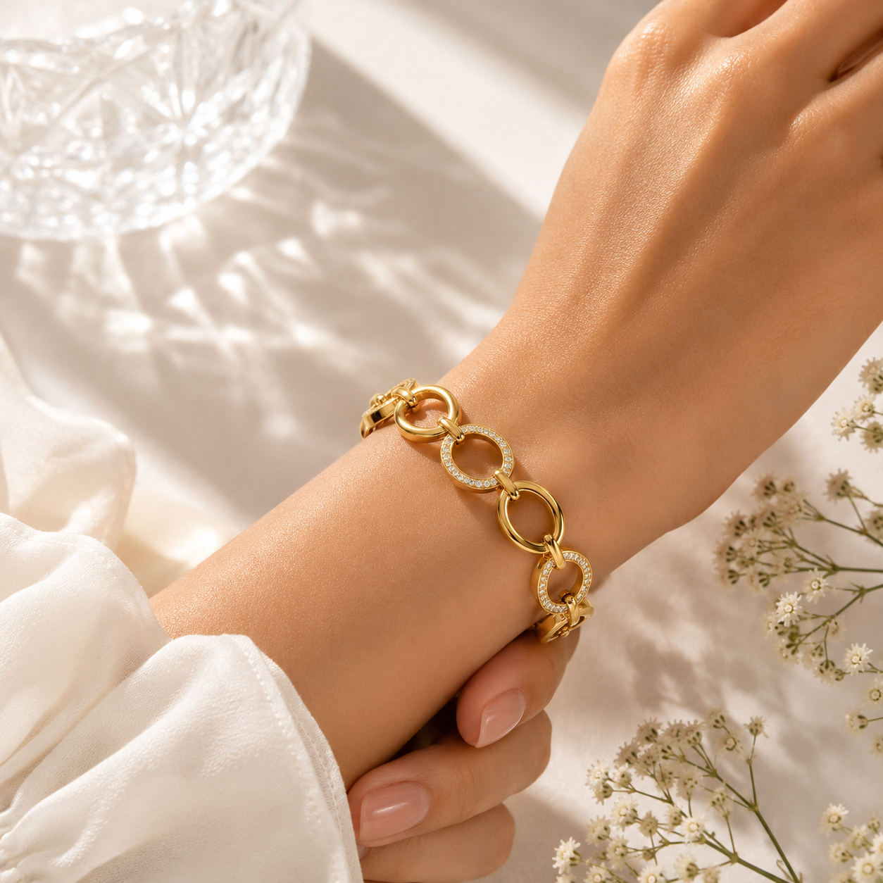 Luxurious Gold Link Bracelet | Tvayi