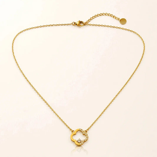 Clover Glow Pendant Necklace | Tvayi
