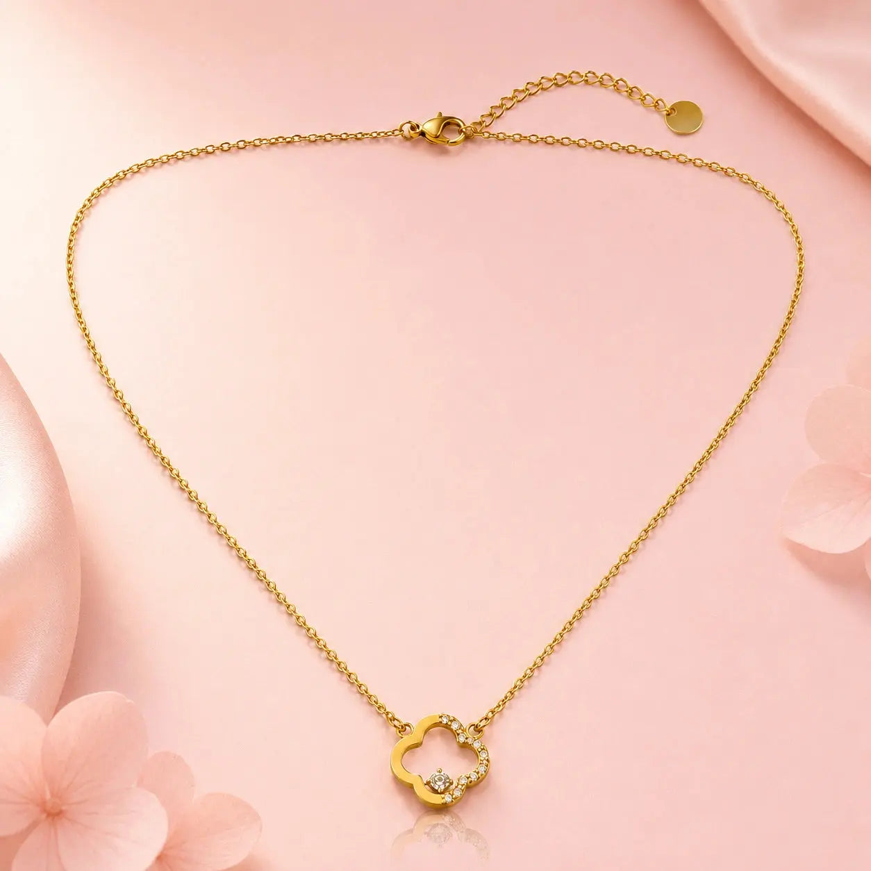 Clover Glow Pendant Necklace | Tvayi