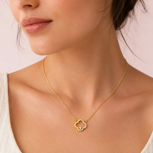 Clover Glow Pendant Necklace | Tvayi