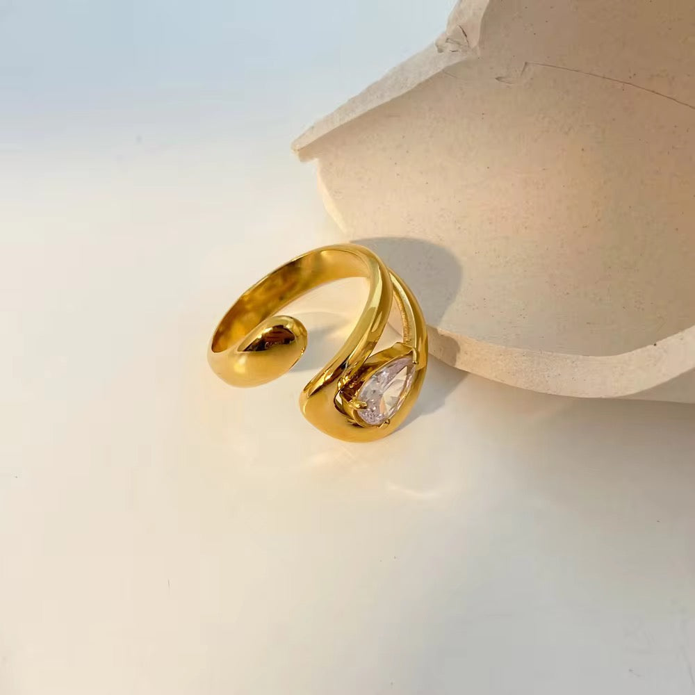 Love hug ring | Tvayi