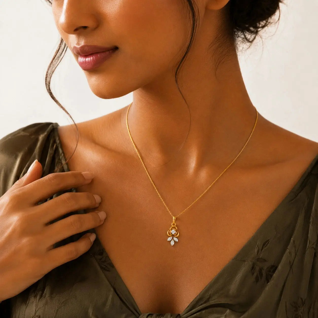 TVAYI Bloom Sparkle Pendant Necklace 9KT Real Gold Diamond Pendant | TVAYI | Tvayi