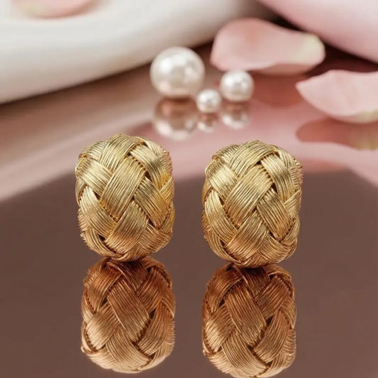 Golden knot Earrings | Tvayi